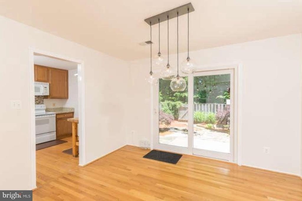 8302 Moline Place - Photo 6