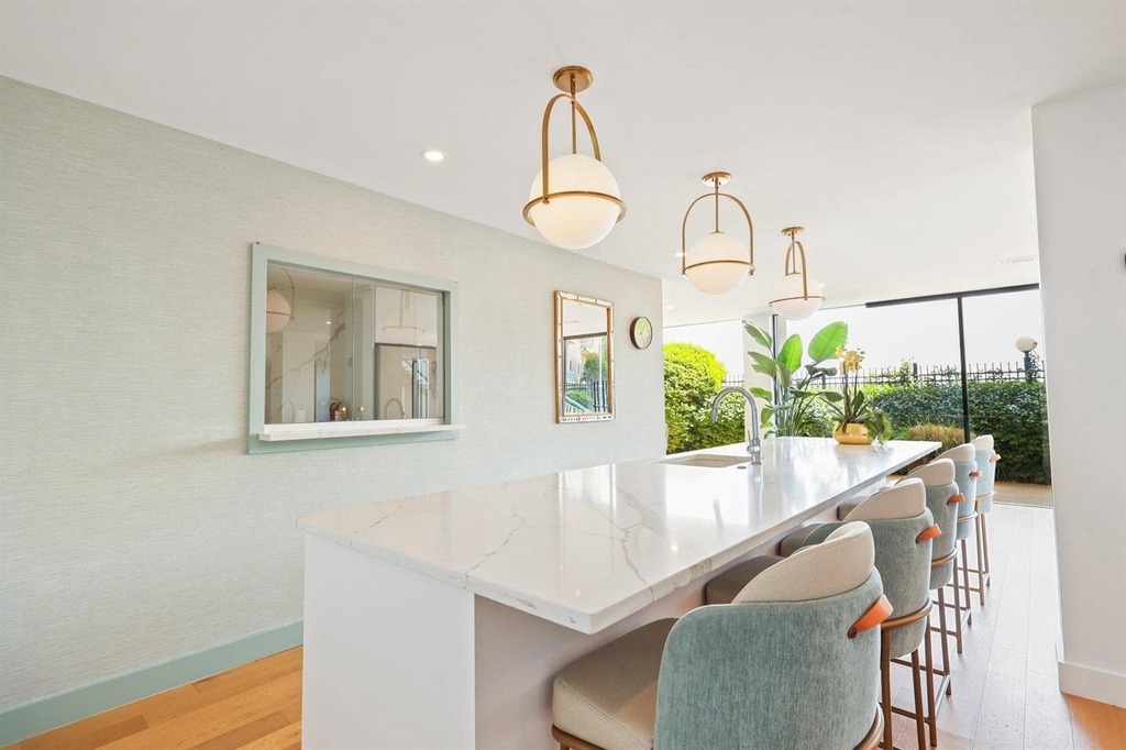 501 Slaters Lane - Photo 9