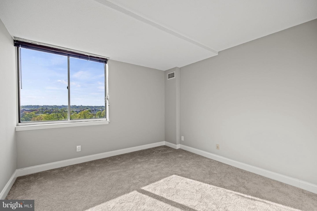 501 Slaters Lane - Photo 7