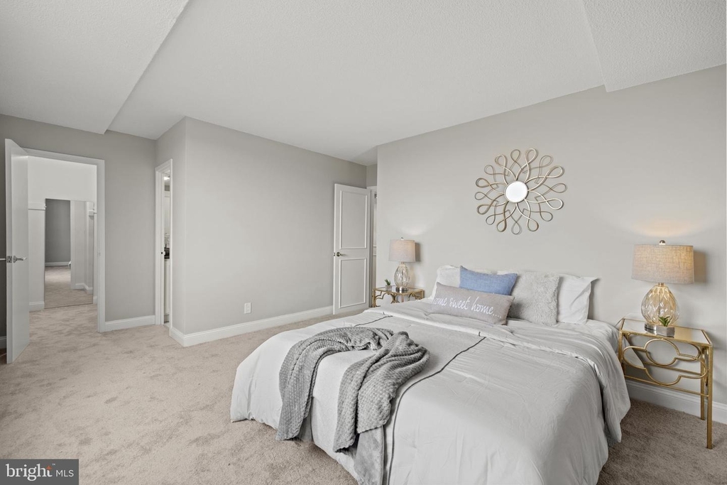 501 Slaters Lane - Photo 3