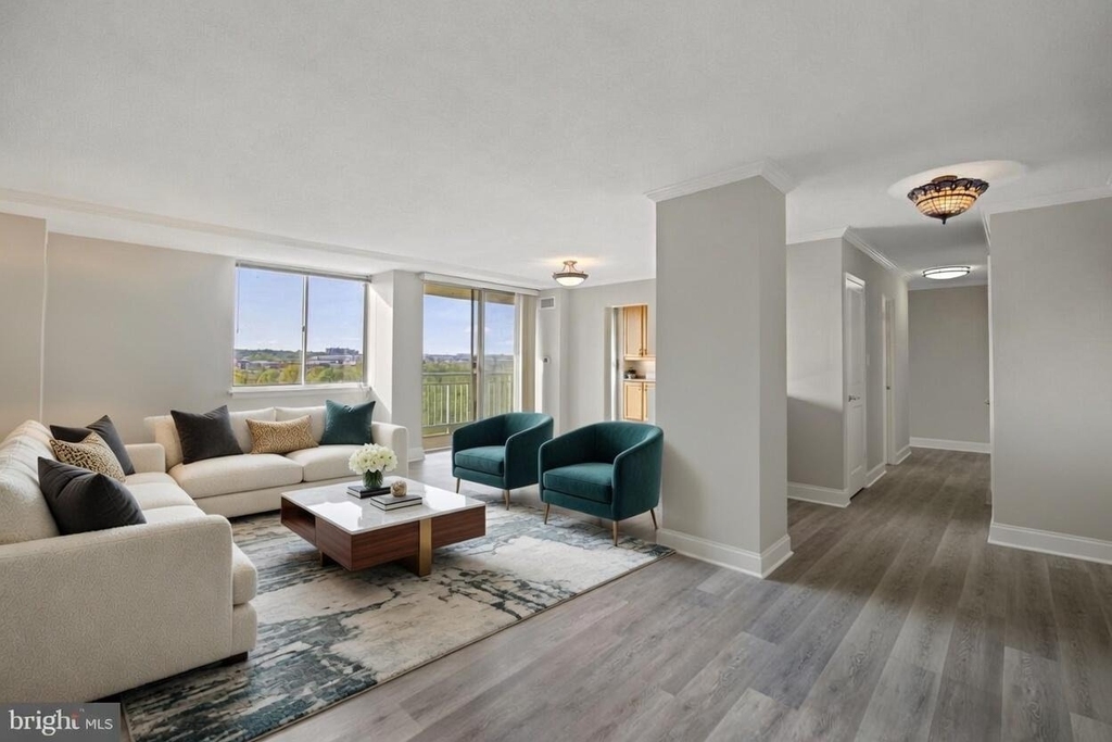 501 Slaters Lane - Photo 1