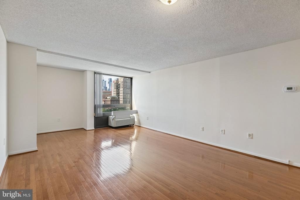 241 S 6th Street - Photo 6