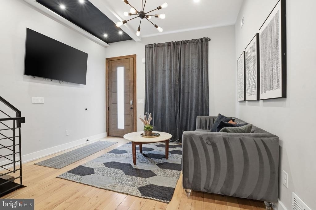 1514 S Bambrey Street - Photo 3