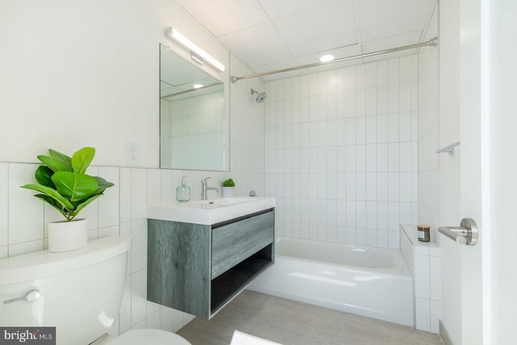 833 Wharton Street - Photo 12
