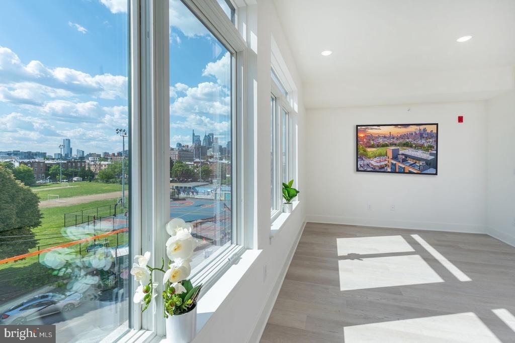 833 Wharton Street - Photo 4