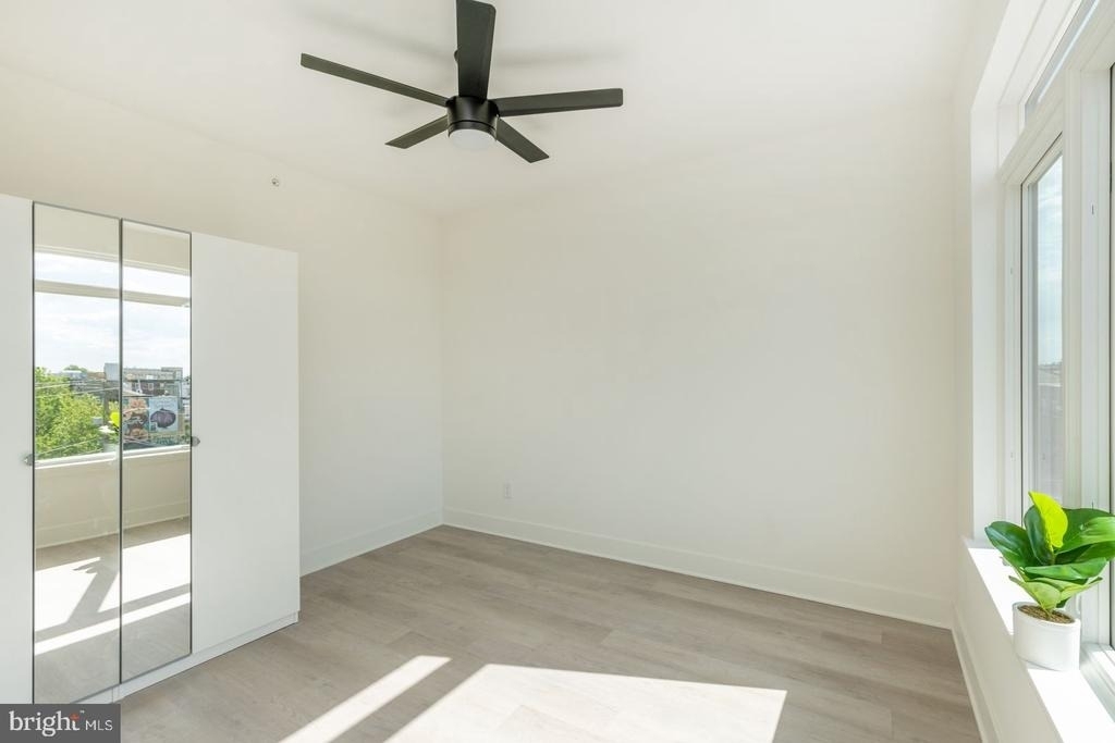 833 Wharton Street - Photo 8