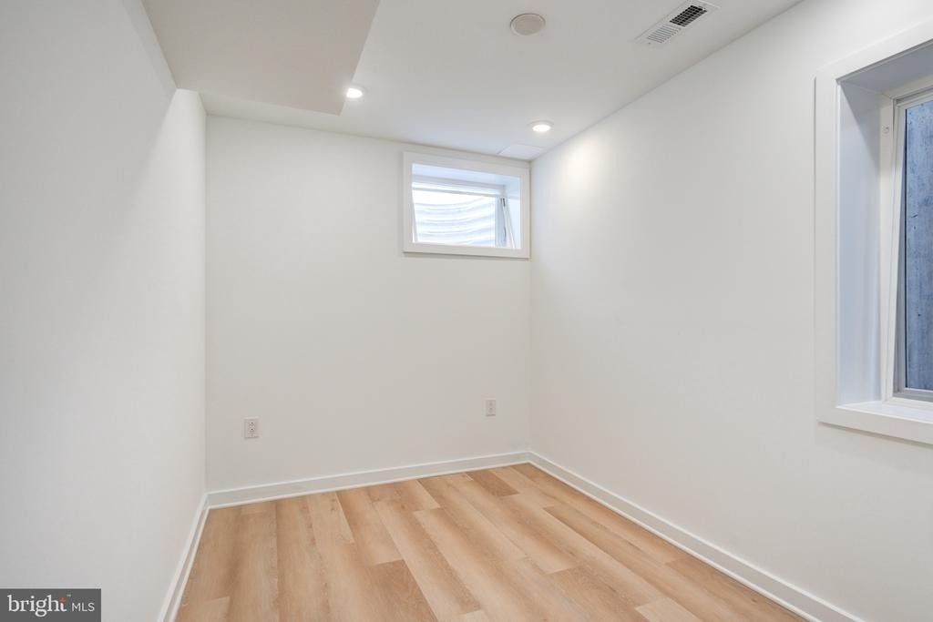 2329 Ellsworth Street - Photo 13