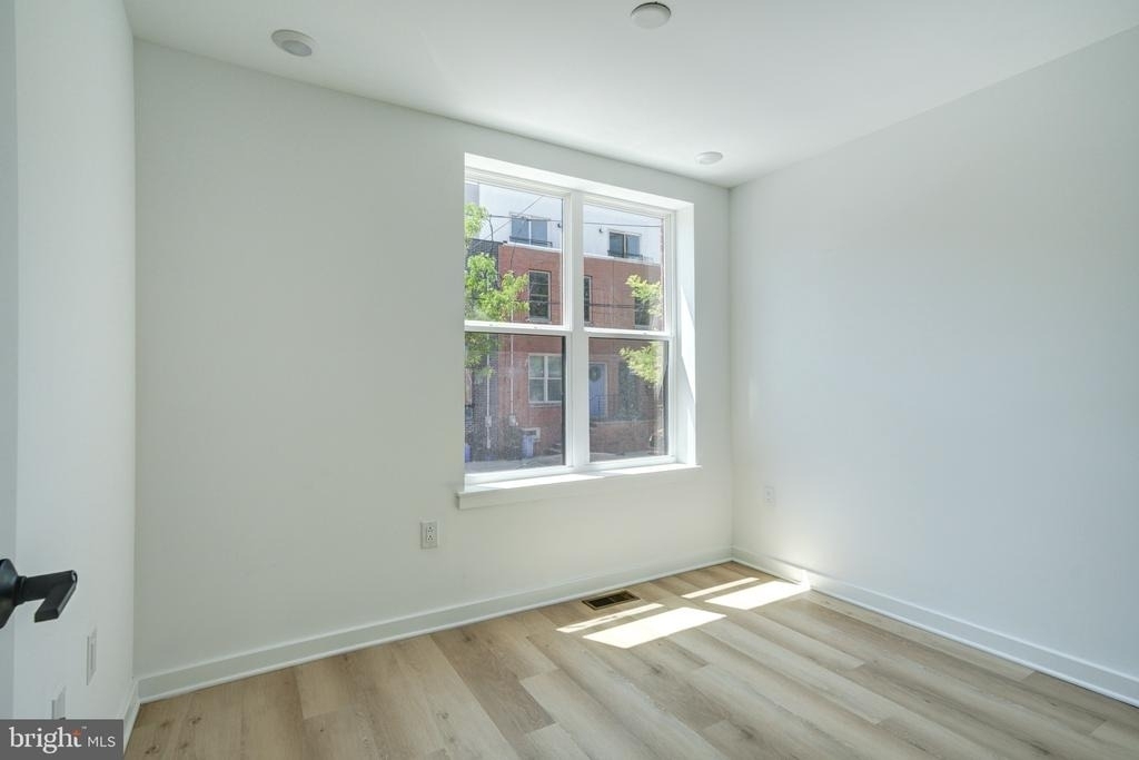 2329 Ellsworth Street - Photo 3