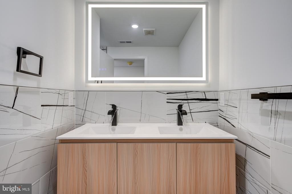 2329 Ellsworth Street - Photo 17