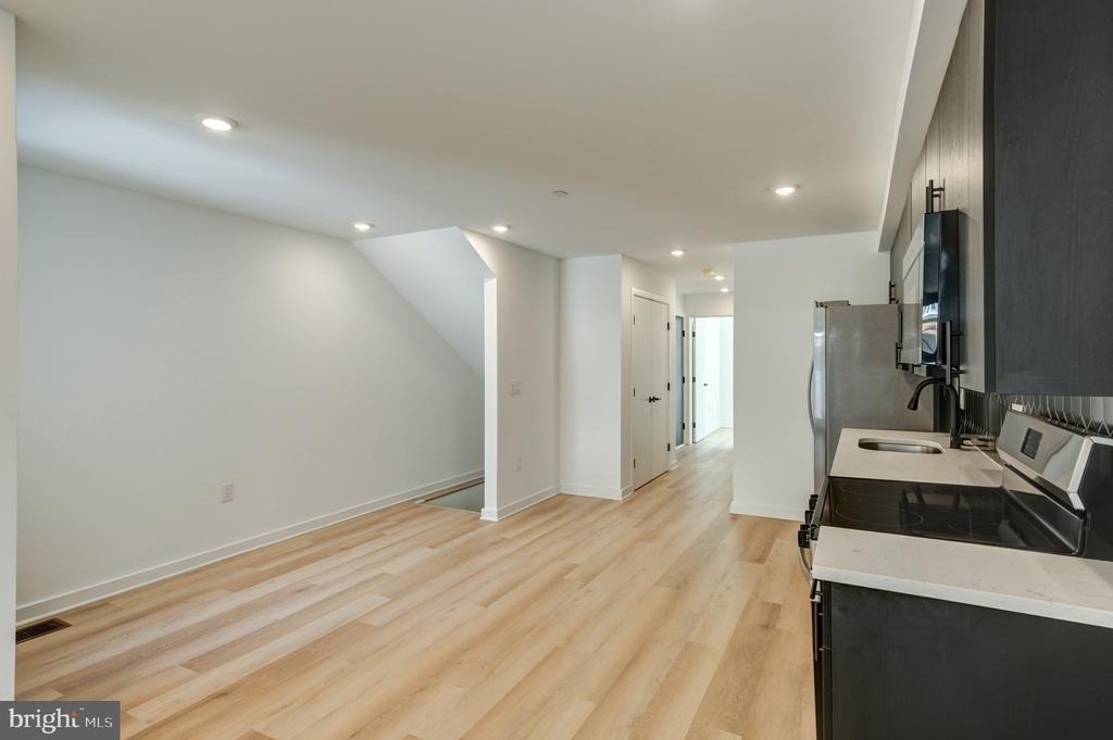2329 Ellsworth Street - Photo 5