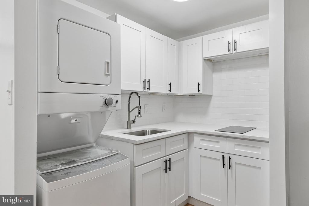 1225 Spruce Street - Photo 3