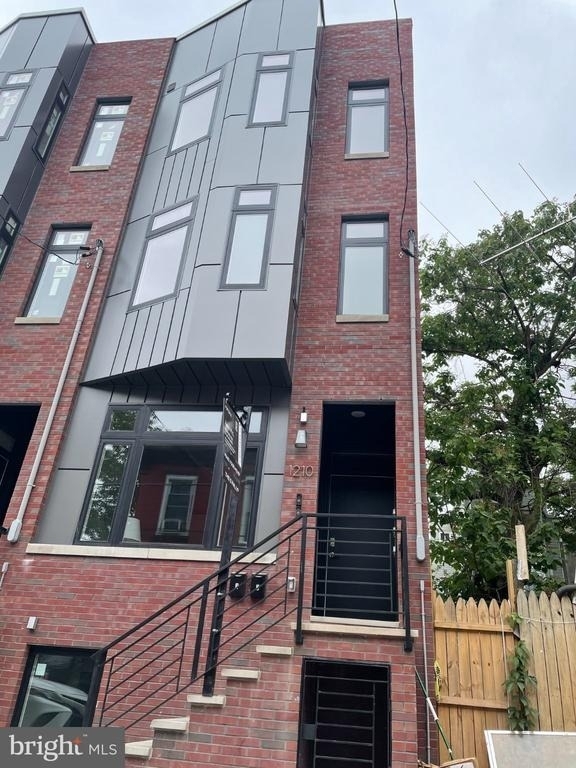 1210 N Taylor Street - Photo 1