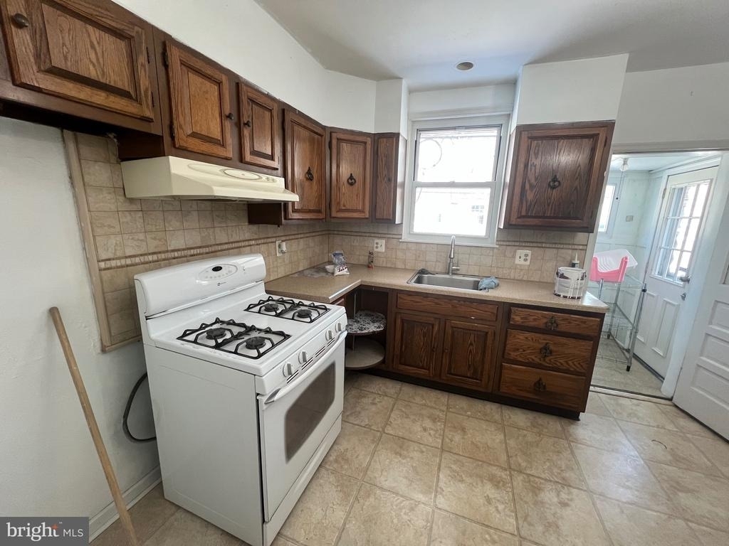 3559 Sheffield Avenue - Photo 3