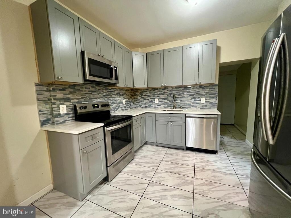 7275 Saybrook Avenue - Photo 4