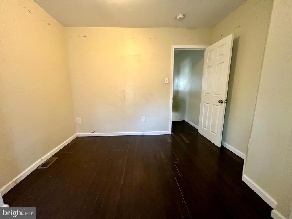 7275 Saybrook Avenue - Photo 9