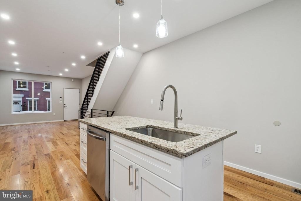 1713 W Seybert Street - Photo 5