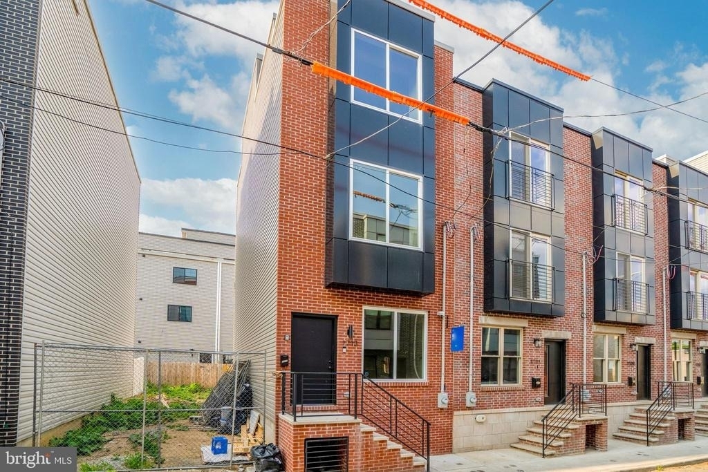 1713 W Seybert Street - Photo 0