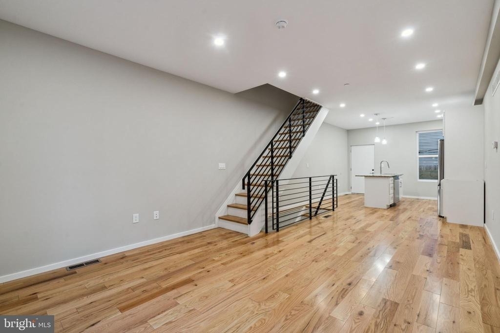 1713 W Seybert Street - Photo 4