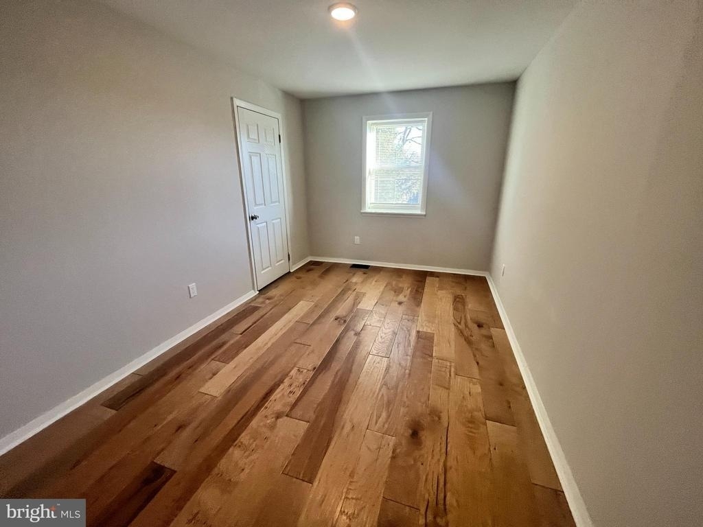 611 Old Elm - Photo 6