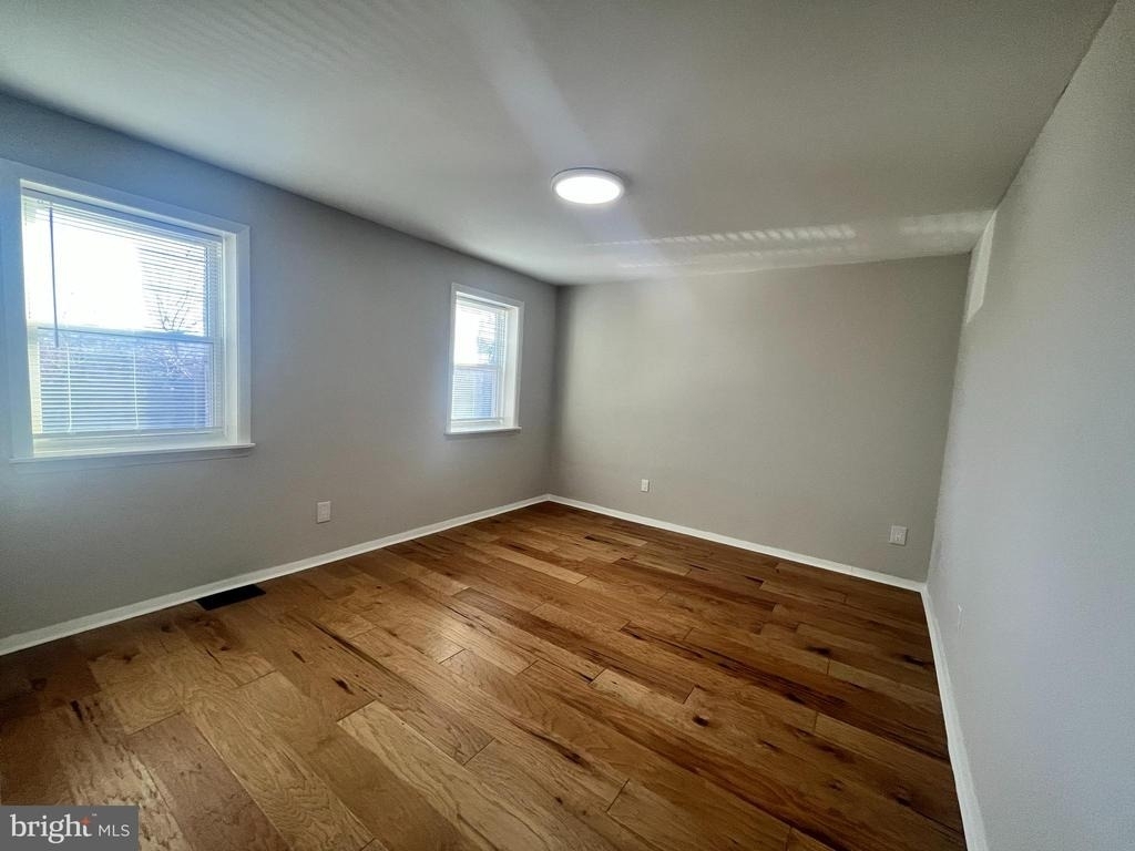 611 Old Elm - Photo 2