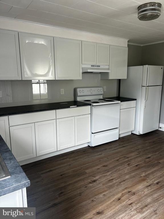 262 Beech St - Photo 3