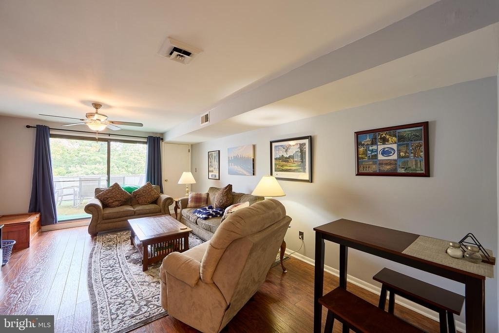 242 Summit House - Photo 4