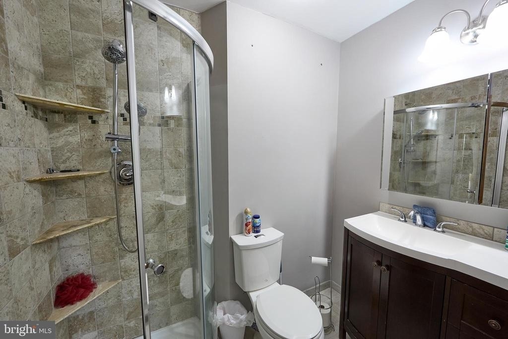 242 Summit House - Photo 18