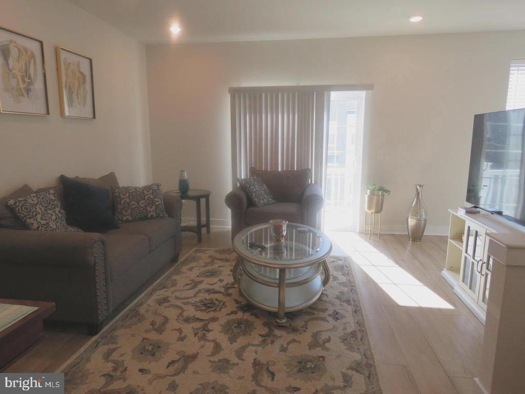 139 Easton Street - Photo 3
