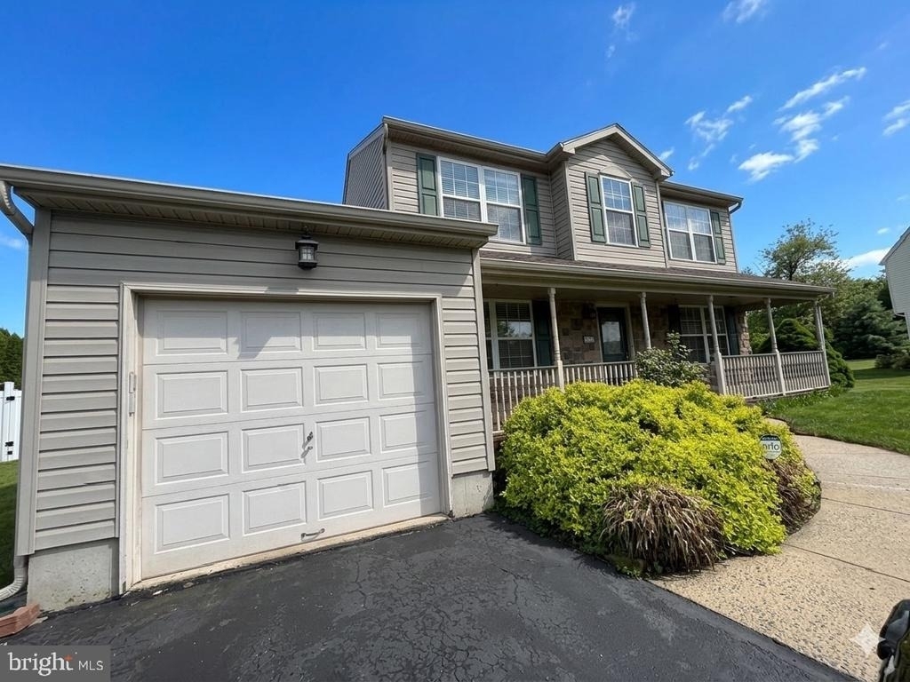 108 Parkside Drive - Photo 0
