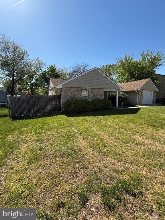 913 Hampton Way - Photo 2