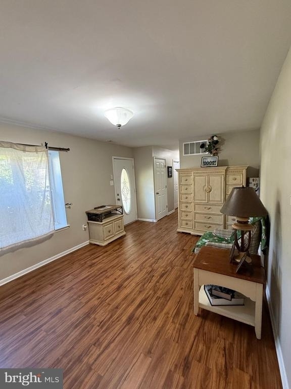 913 Hampton Way - Photo 3