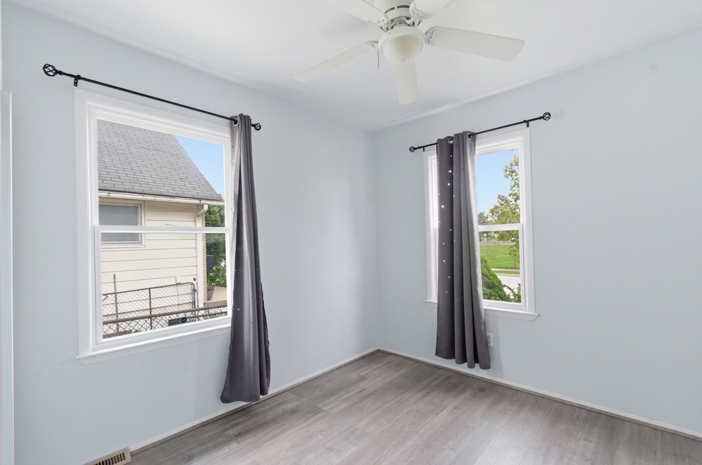 27033 Brush Street - Photo 9