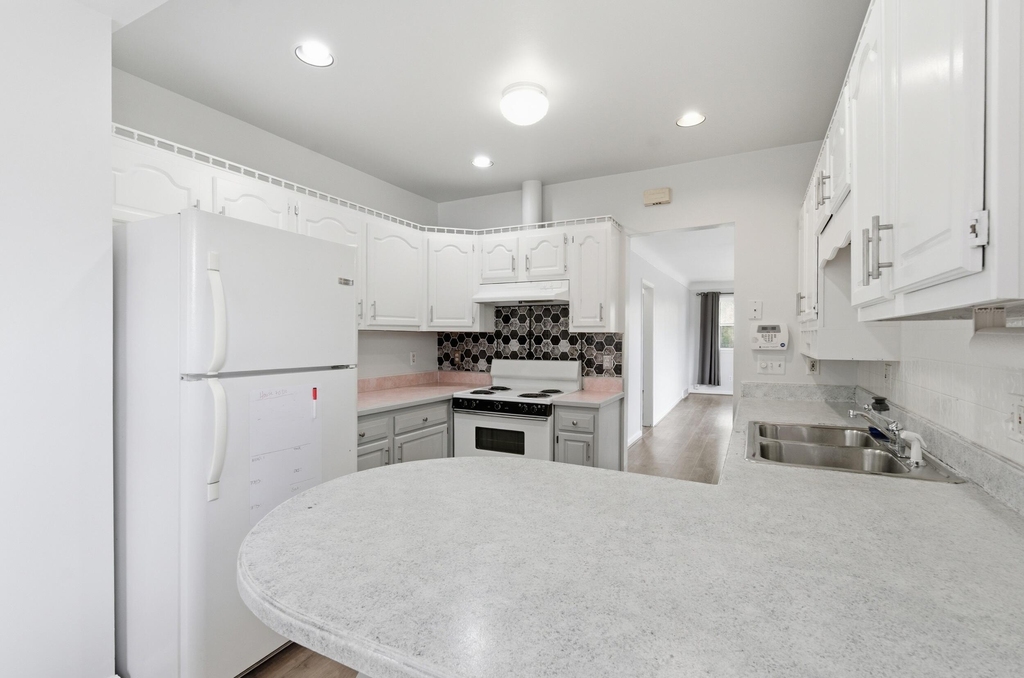 27033 Brush Street - Photo 8