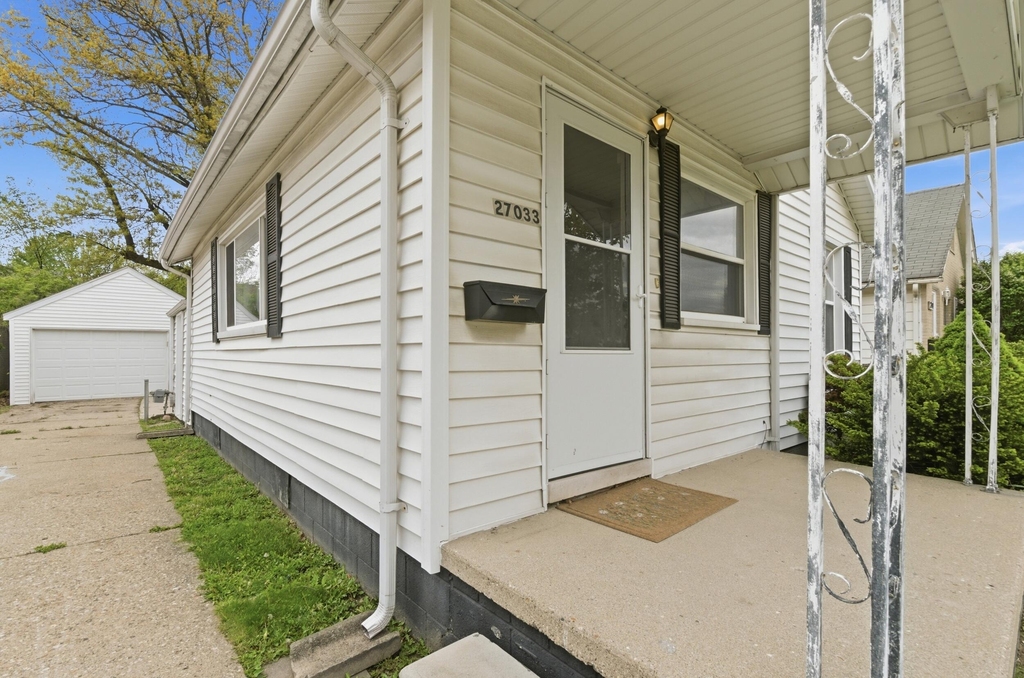 27033 Brush Street - Photo 2
