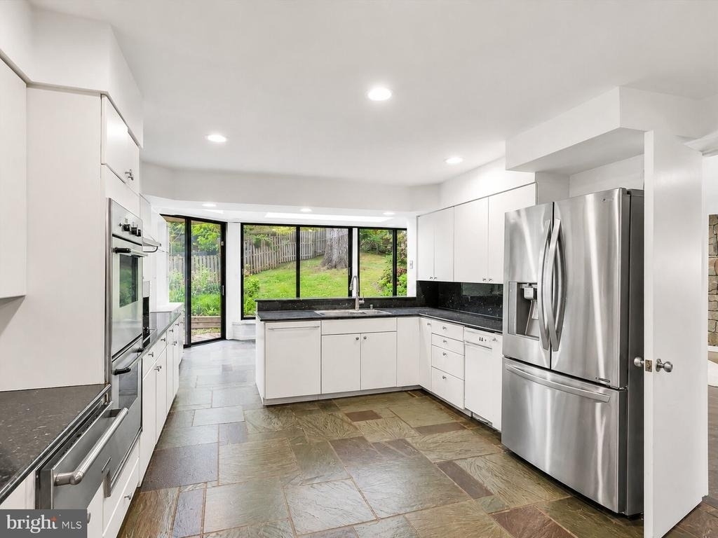 6509 Bradley Boulevard - Photo 9