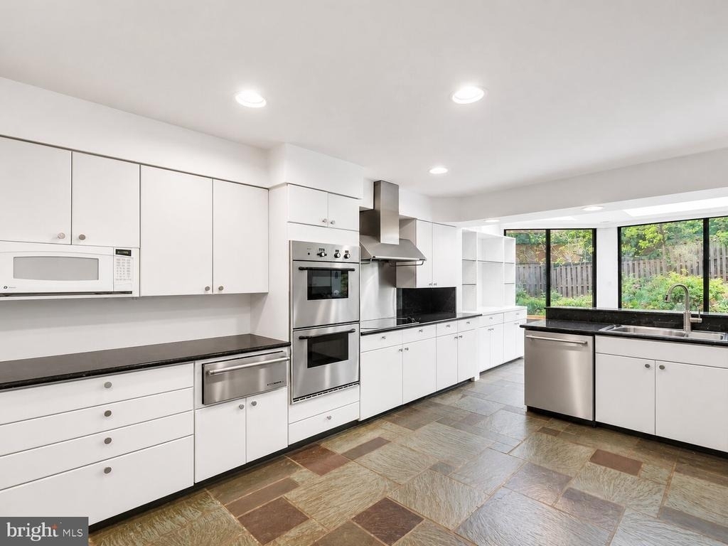 6509 Bradley Boulevard - Photo 8