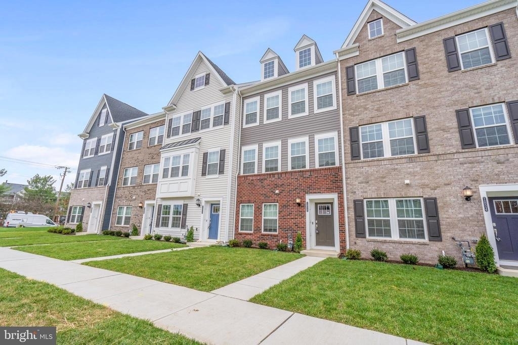 1826 Parham Way - Photo 1