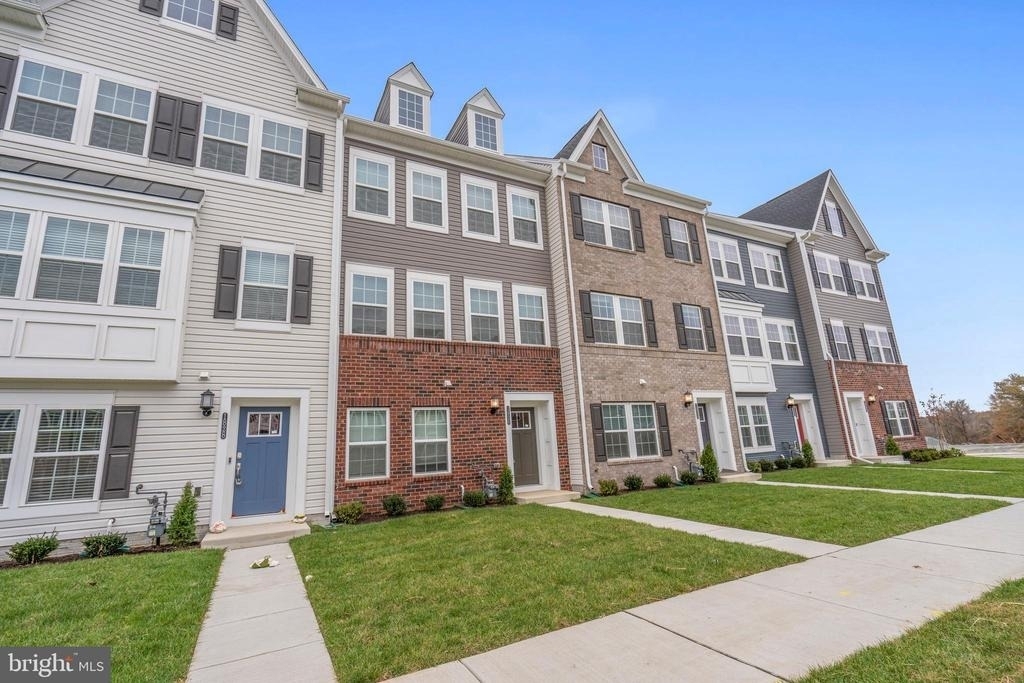 1826 Parham Way - Photo 2