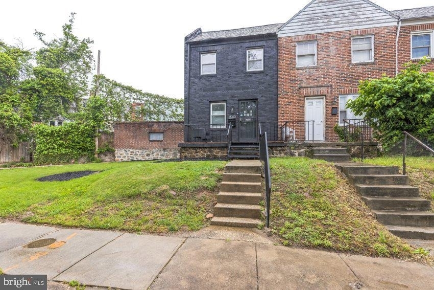 3310 Elbert Street - Photo 2