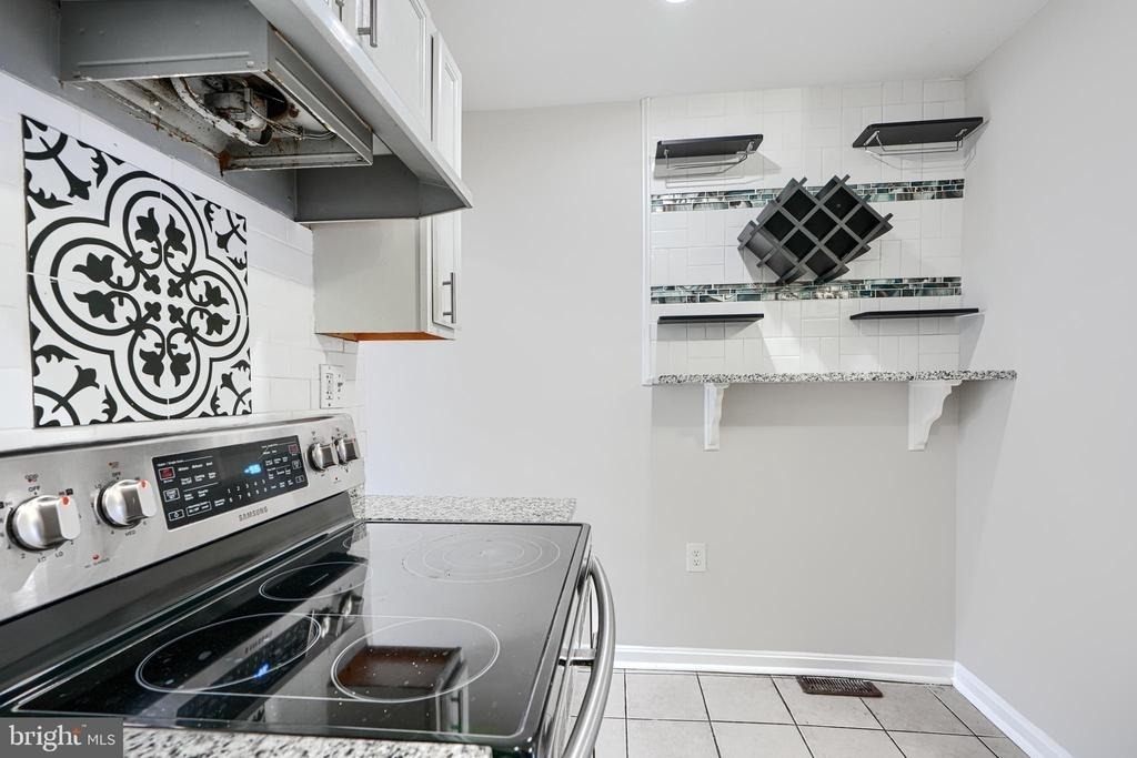 1127 Sargeant Street - Photo 14