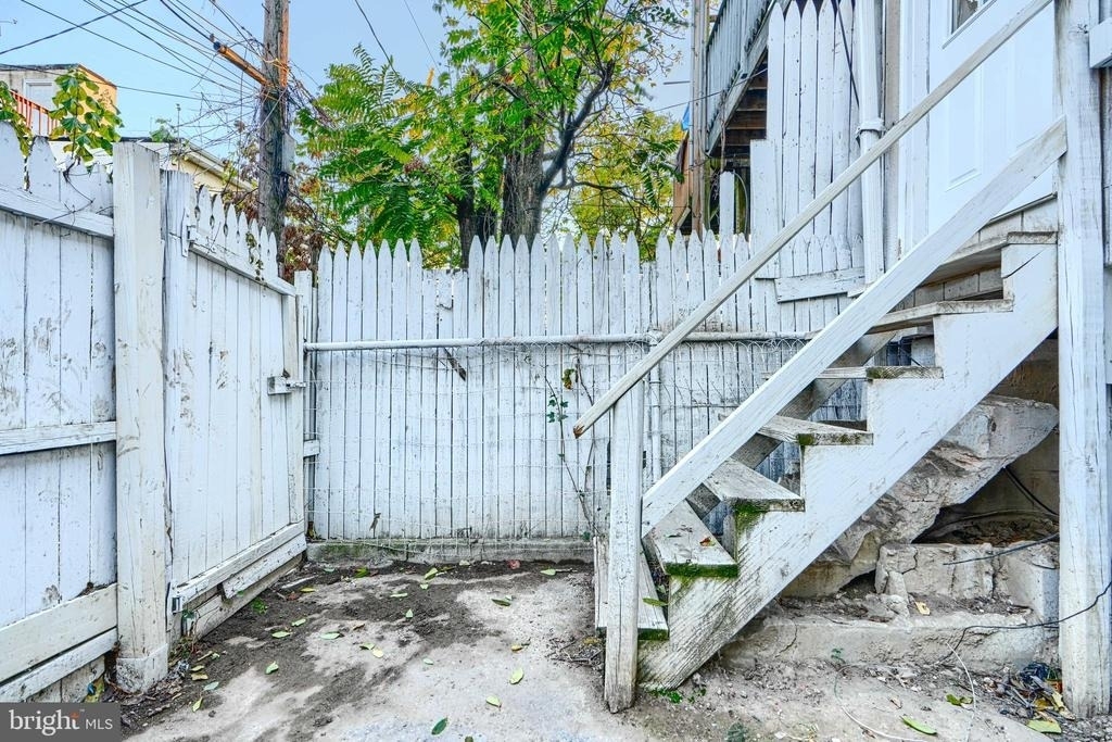 1127 Sargeant Street - Photo 33