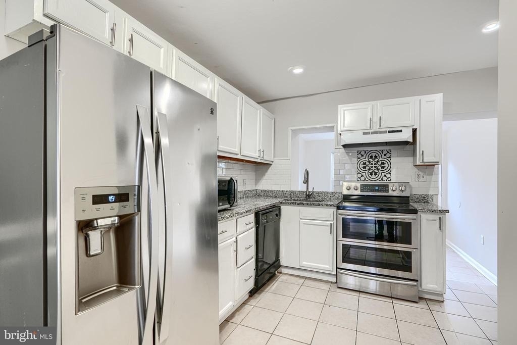 1127 Sargeant Street - Photo 1