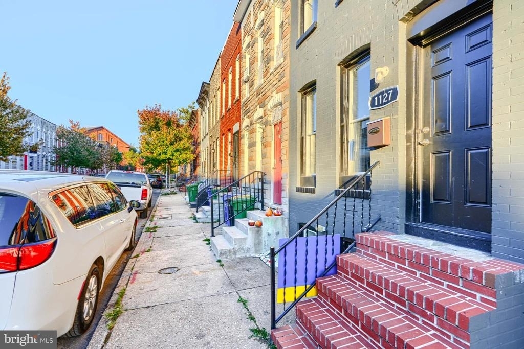 1127 Sargeant Street - Photo 3