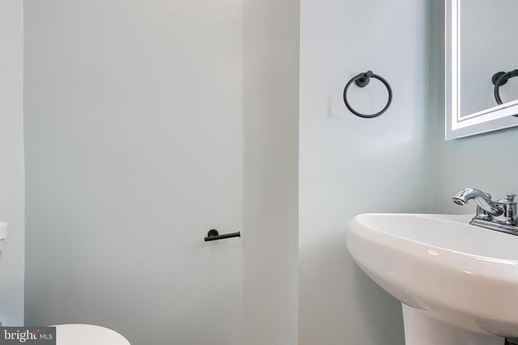 1127 Sargeant Street - Photo 18