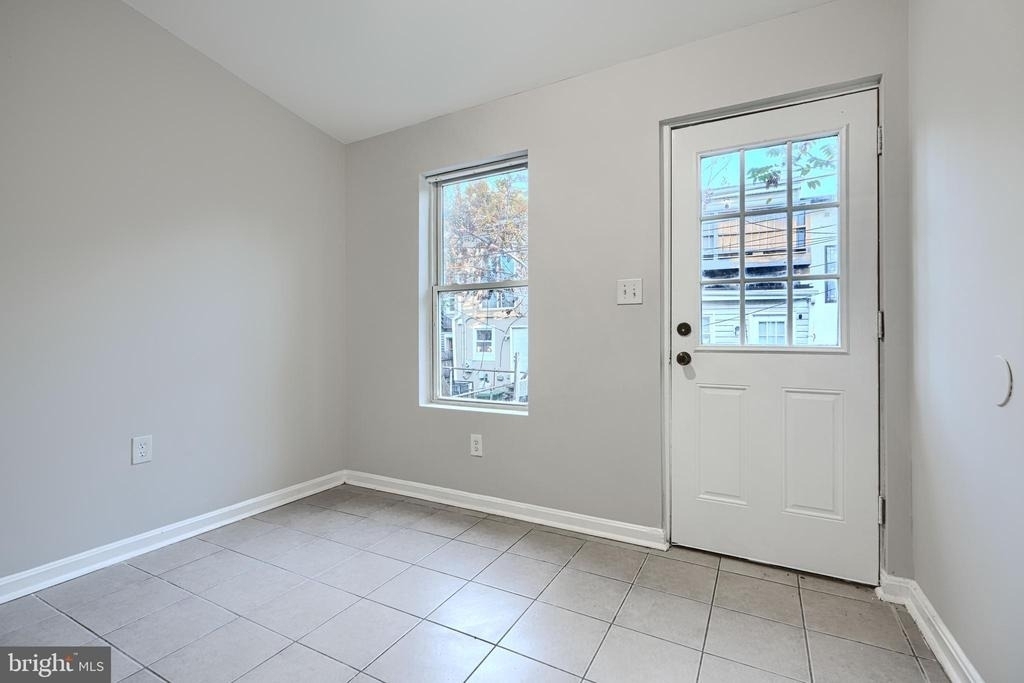 1127 Sargeant Street - Photo 15