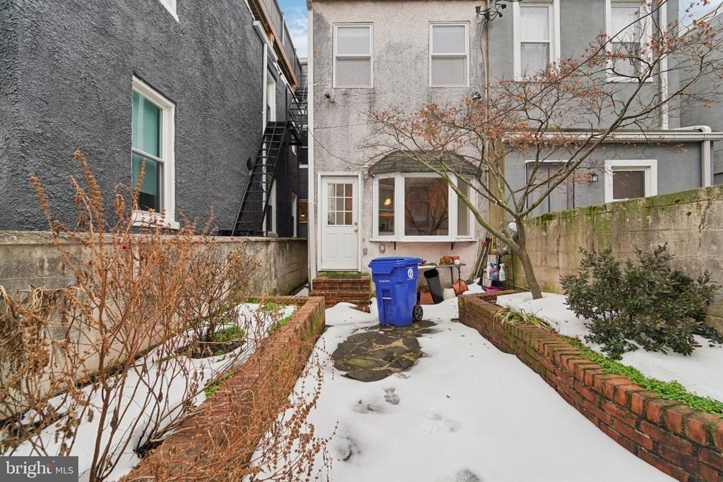 2206 E Baltimore Street - Photo 32