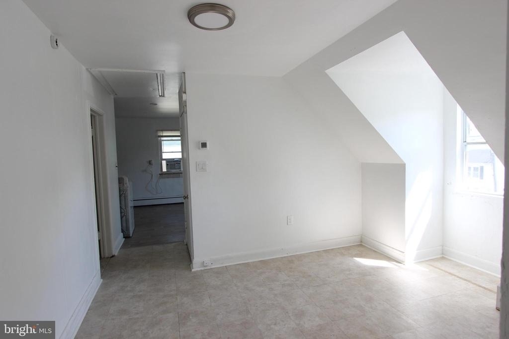 104 Lincoln Avenue - Photo 3