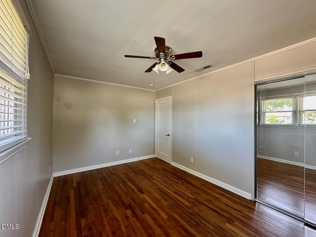 2333 Bernard Street - Photo 11