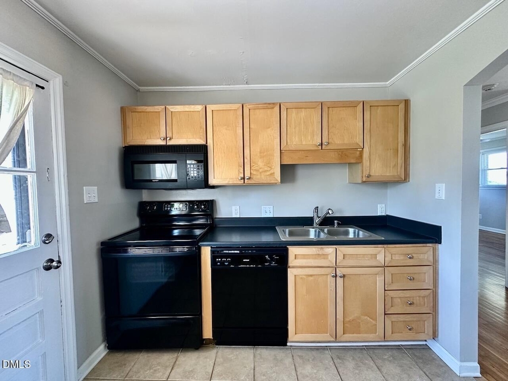 2333 Bernard Street - Photo 7