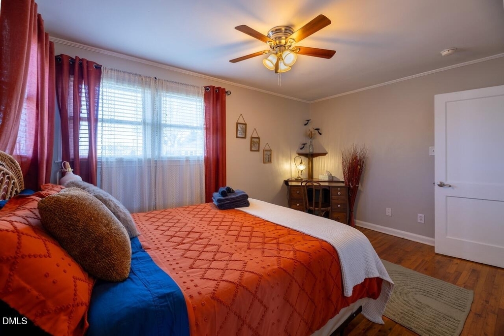 2333 Bernard Street - Photo 2